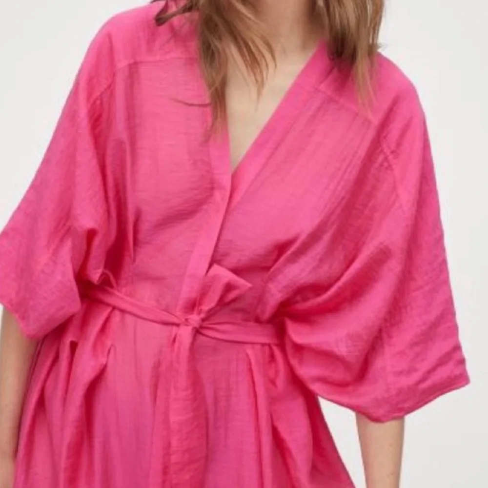 H&M lyocell-blend kaftan dress in cerise - Picture 4 of 13